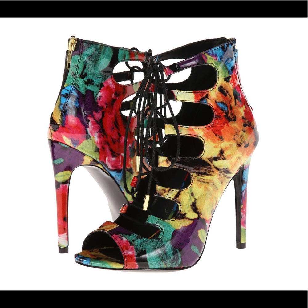 Steve Madden Cythiaa Floral booties